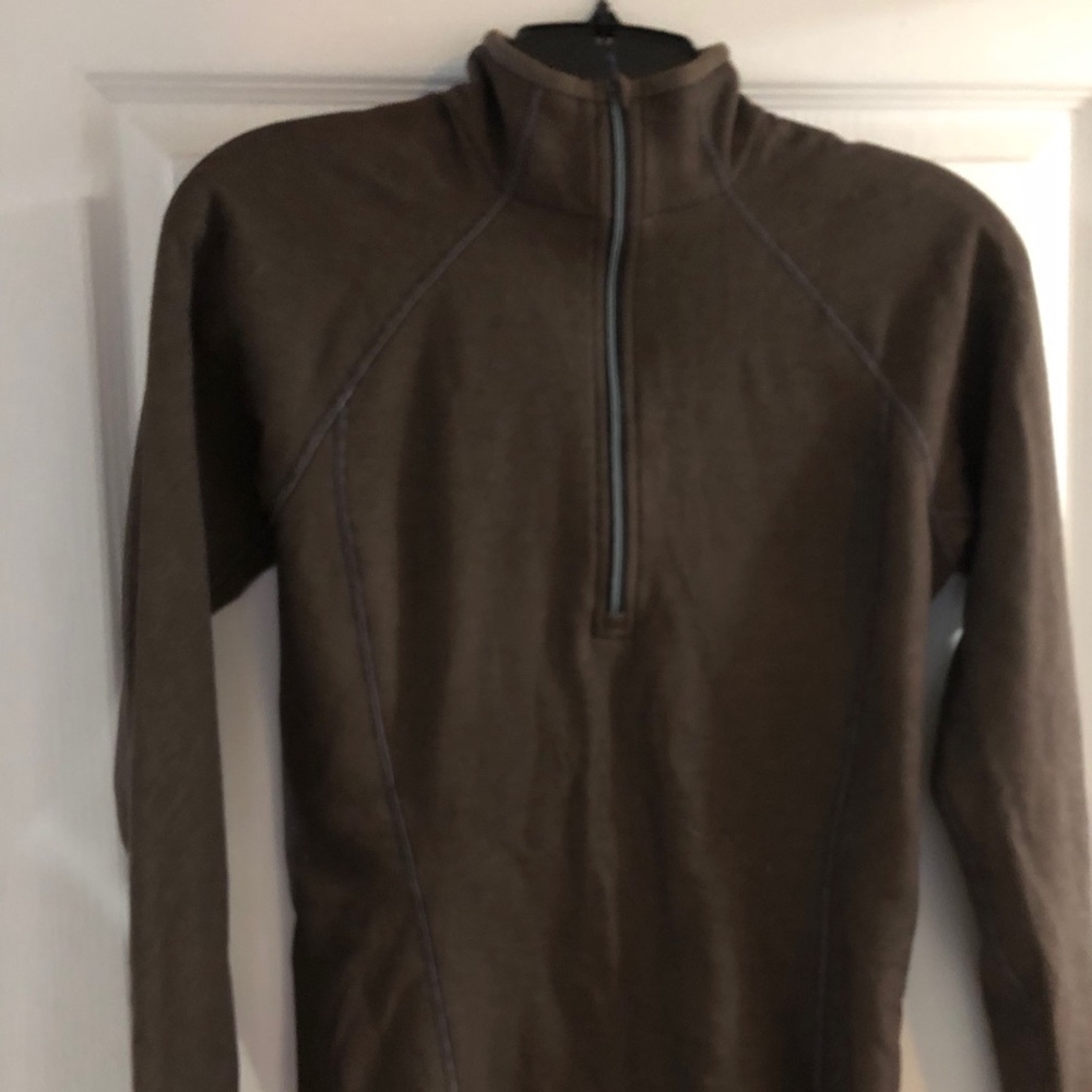 Small brown Patagonia base layer, half zip. VGUC.